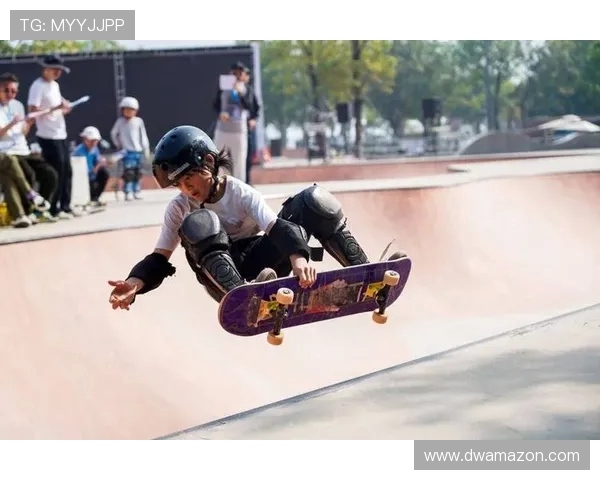 全国街舞大赛特别报道：深圳滑板队从默默无闻到耀眼舞台的成长历程
