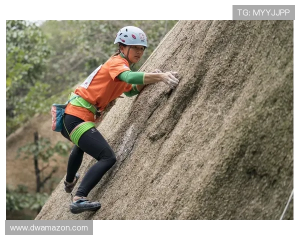 杭州攀岩队边路渗透战术解析与攀岩热点探讨