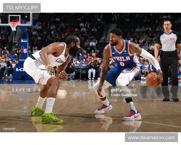 洛杉矶快船与费城76人激战正酣谁能在NBA赛场上笑到最后