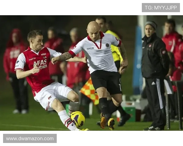 马斯特里与坎布尔比赛分析及战术对比探讨