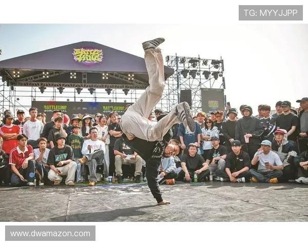 全国街舞大赛点评:上海街舞队展现出色灵活性与创意表演的完美结合 全国街舞大赛点评:上海街舞队展现出色灵活性与创意表演的完美结合